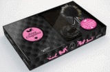 Jeux coquins. Coffret, un livre, une houpette, un ruban, un loup