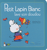 Petit Lapin Blanc lave son doudou