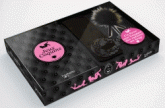 Jeux coquins. Coffret, un livre, une houpette, un ruban, un loup