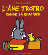 L'âne Trotro range sa chambre