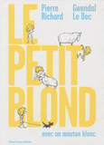 Le petit blond avec un mouton blanc