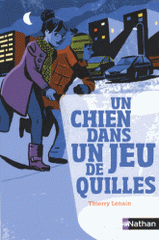 Un chien dans un jeu de quilles