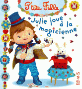 Julie joue à la magicienne