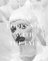 Love Looks not with the Eyes. 13 ans avec Lee Alexander McQueen