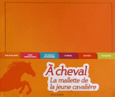 A cheval. La mallette de la jeune cavalière